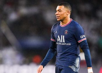 PSG, REAL MADRID : MBAPPÉ MIS SOUS PRESSION PAR MACRON ET SARKOZY POUR PROLONGER ?