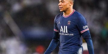PSG, REAL MADRID : MBAPPÉ MIS SOUS PRESSION PAR MACRON ET SARKOZY POUR PROLONGER ?