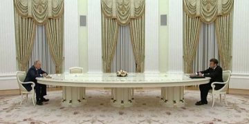 Crise ukrainienne : on sait pourquoi Vladimir Poutine a tenu Emmanuel Macron à distance