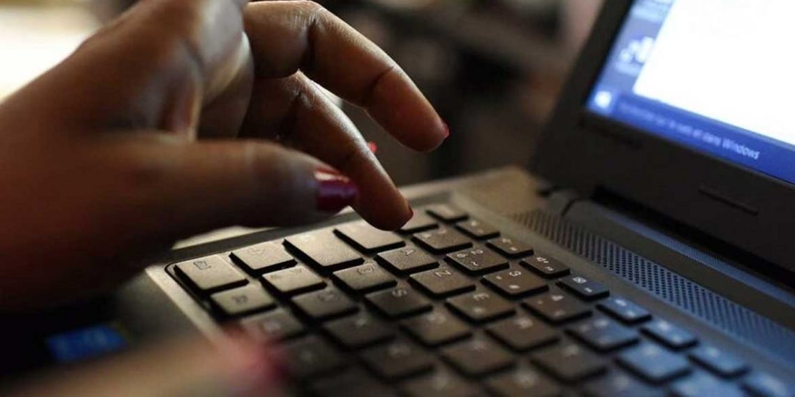 Côte d’Ivoire: deux projets de loi inquiètent les blogueurs et les influenceurs