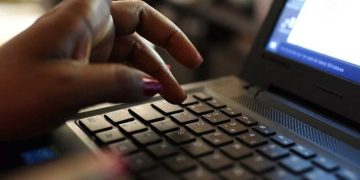 Côte d&rsquo;Ivoire: deux projets de loi inquiètent les blogueurs et les influenceurs