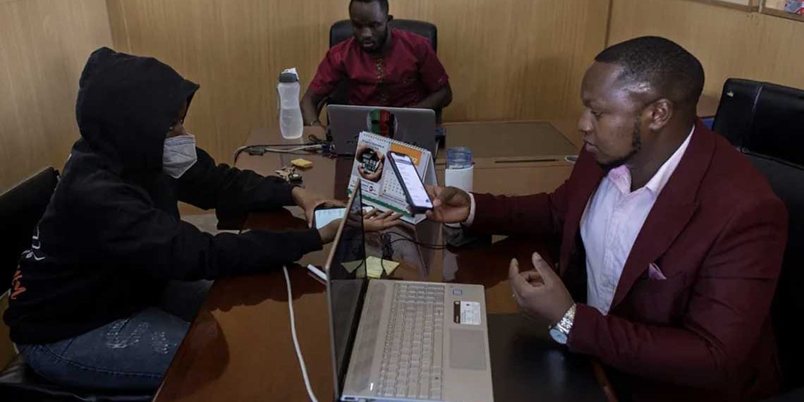 Au Kenya, des influenceurs monétisent leurs messages politiques avant la présidentielle