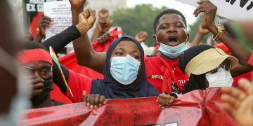 Ghana : « Le pays n’a pas d’autre choix que de recourir au FMI »