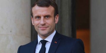 Emmanuel Macron finalement candidat à la présidentielle en 2027 ? Une faille juridique le permettrait