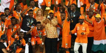 En Côte d’Ivoire, le trophée de la CAN, objet du désir des politiques