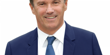 Le député français Nicolas Dupont-Aignnan prend la défense du CFA