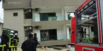 18 victimes dont un mort certain après l&rsquo;effondrement d&rsquo;un immeuble R+2 à Abidjan ( bilan provisoire, Pompiers)