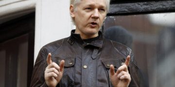 Le lanceur d’alerte Julian Assange conclut un accord de plaider-coupable avec la justice américaine