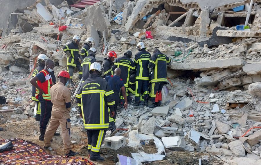 Drame: effondrement d’un immeuble R+2 à Cocody-Riviera-Palmeraie, les opérations de secours en cours (Pompiers)