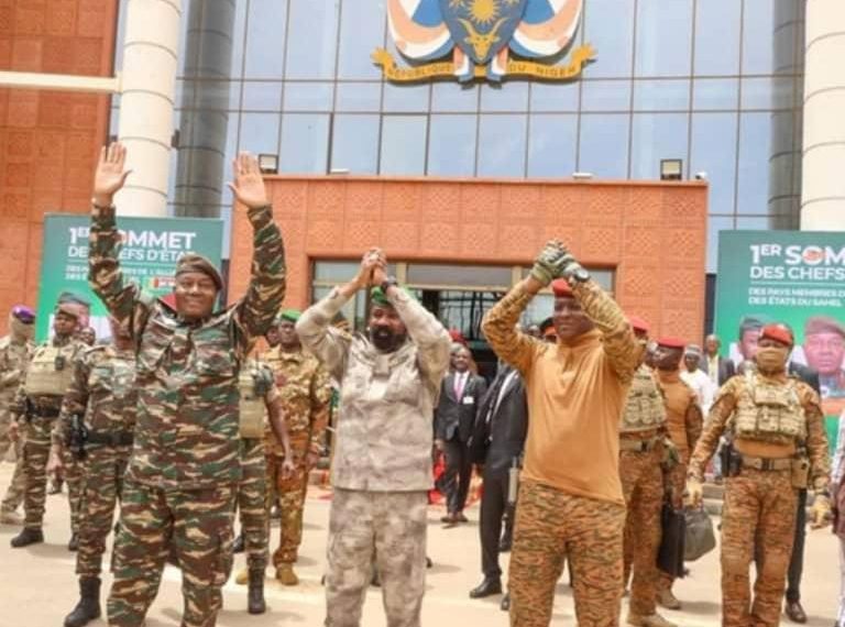 Premier sommet de l’AES : Quand le réveil de l’Afrique digne handicape la Françafrique