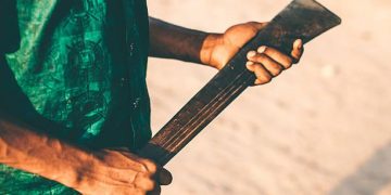 Duékoué : Piqué par une crise de jalousie, il cherche sa femme avec machette aux funérailles