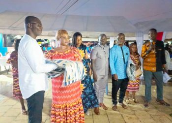 District autonome des Montagnes :  Les cadres du Guémon « gâtent » les femmes de l’association Amougnant de la Diaspora