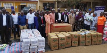 Action sociale:  La MATCA offre vivres et non vivres au groupe scolaire Eponon d&rsquo;Abobo Avocatier