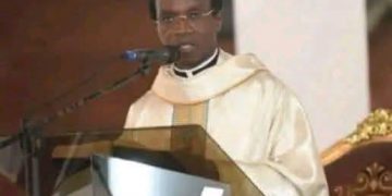 DONS DE VÉHICULES AUX CHEFS ATCHANS ET AKYÉS, L&rsquo;ABBÉ NORBERT ABEKAN  RÉAGIT: