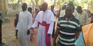 Mgr Laurent Dabiré, nouvel archevêque métropolitain de l&rsquo;archidiocèse de Bobo-Dioulasso, arrive à Bobo.