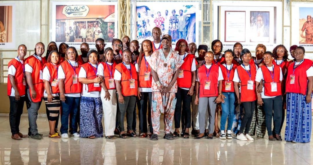 Record Guiness : Un styliste Ivoirien sort dans dos encore