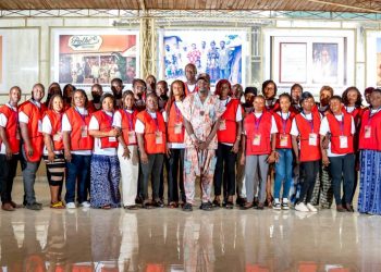 Record Guiness : Un styliste Ivoirien sort dans dos encore