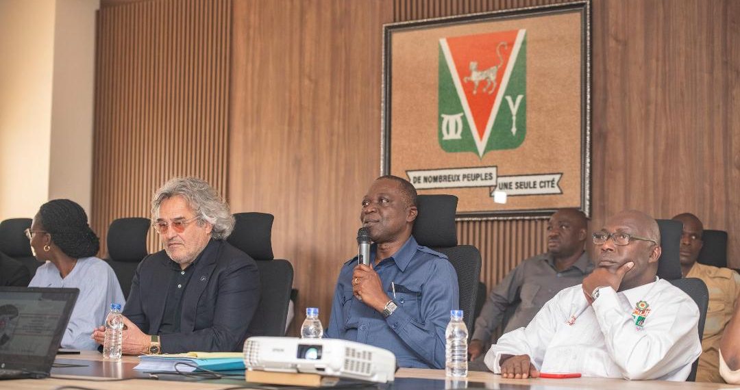 Bouaké : Africa Global Logistics séduit par les projets structurants du maire Amadou Koné