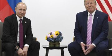 Guerre en Ukraine : face à Poutine, Trump envisage la carotte plutôt que le bâton