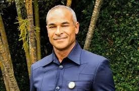 « Ivoirois » en lieu et place d' »ivoirien  » : Plaidoirie d&rsquo;un candidat à la présidentielle d&rsquo;octobre 2025 pour restaurer l&rsquo;image des habitants de Côte d&rsquo;Ivoire.