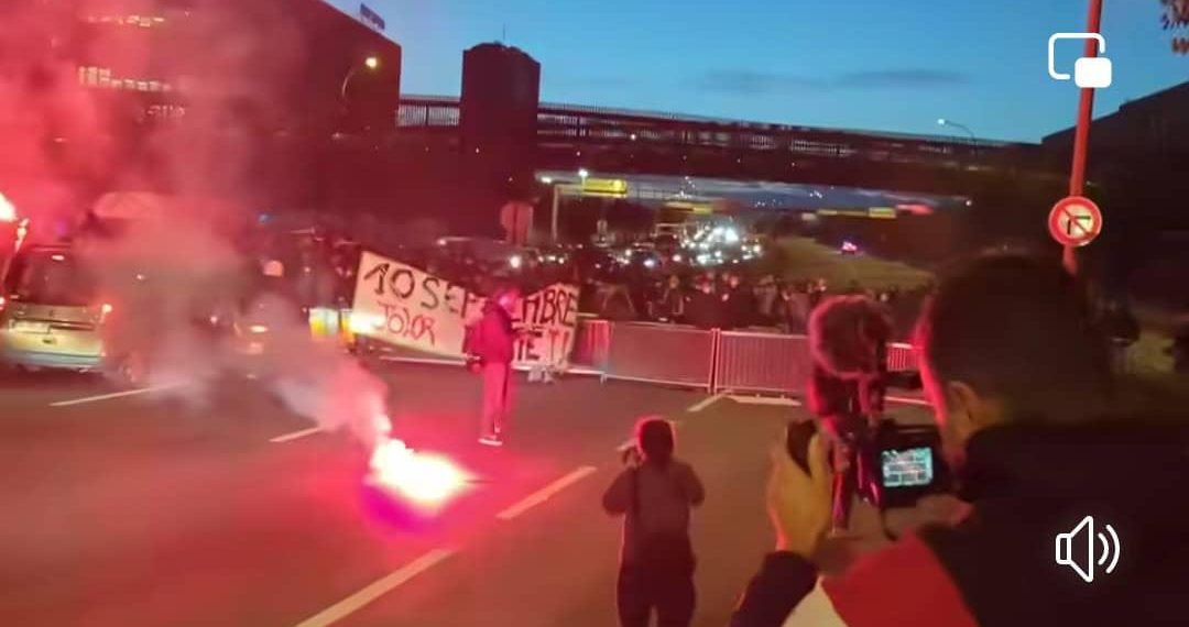 France : Les rues de Paris barricadées, France 24 regarde ailleurs