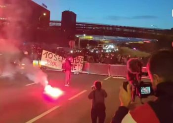 France : Les rues de Paris barricadées, France 24 regarde ailleurs