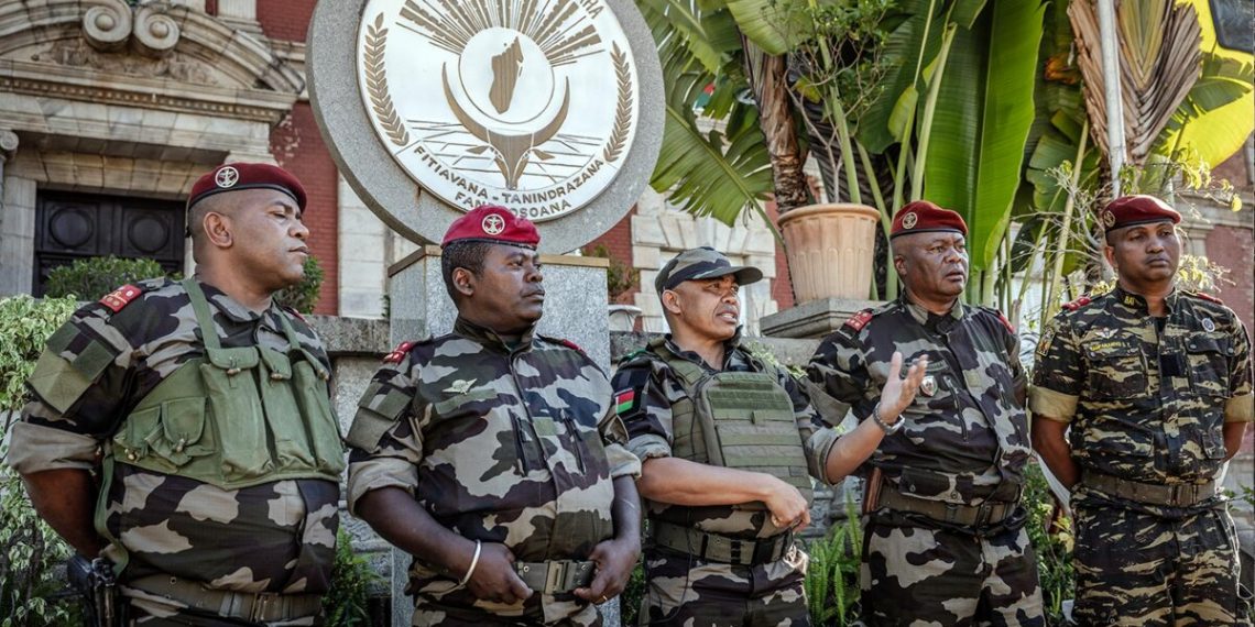 Emmanuel Macron invité à présenter des « excuses au peuple malgache »
