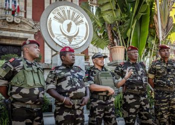 Emmanuel Macron invité à présenter des « excuses au peuple malgache »